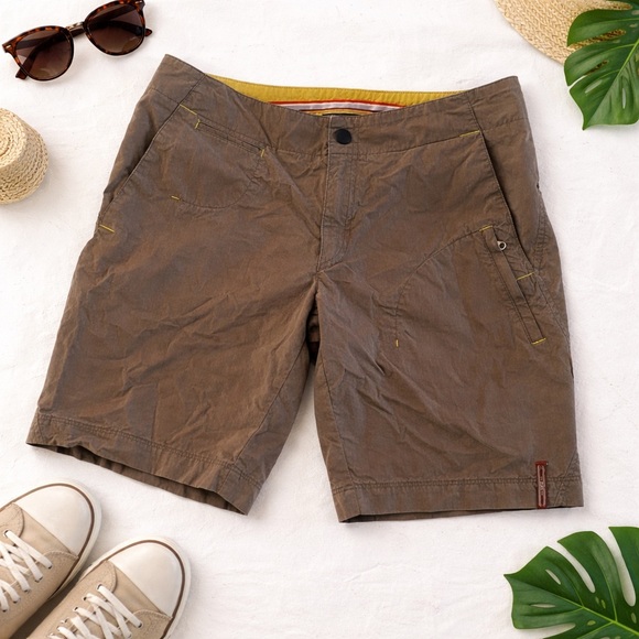 REI Pants - REI Woman’s Tan Cargo Shorts size 8